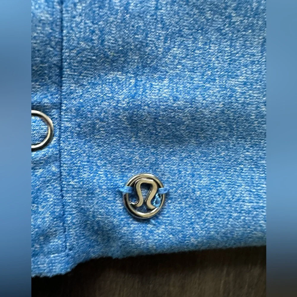Lululemon athletica Vyniasa scarf blue logo snap button